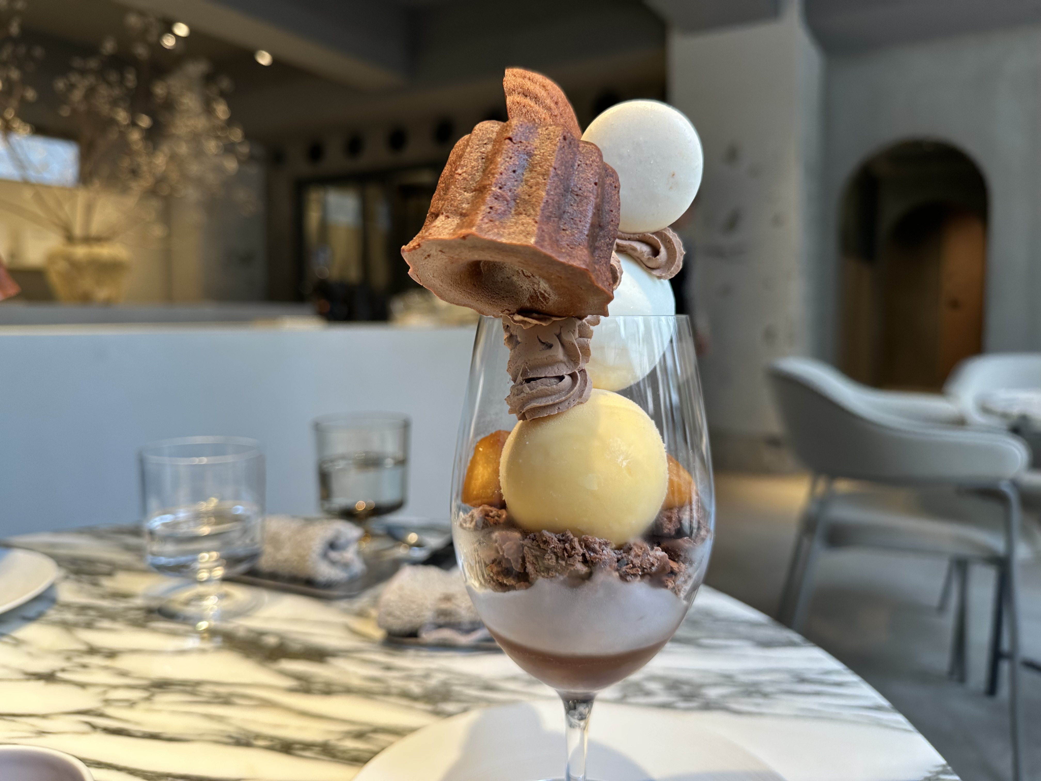 このあいだ、パフェ食べに行ったよ^_^甘すぎて最後はしんどかったから焼き菓子はお持ち帰りした〜っでも美味しかった♡メイン画像